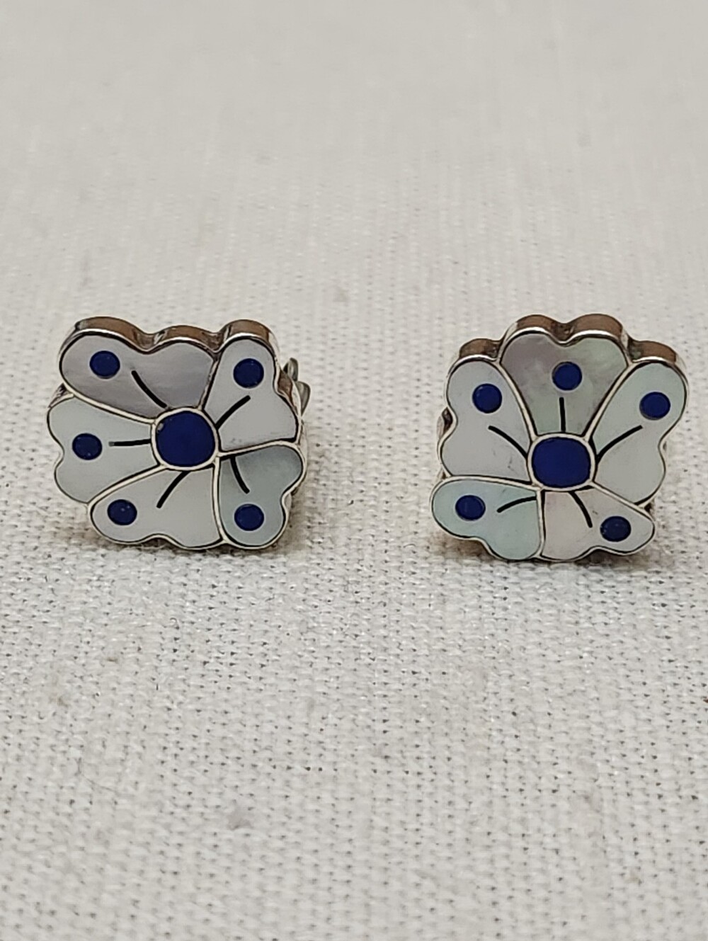 Vintage Signed Sonny Wallace Zuni Mother of Pearl Poppy Clip Earrings - Picture 10 of 11
